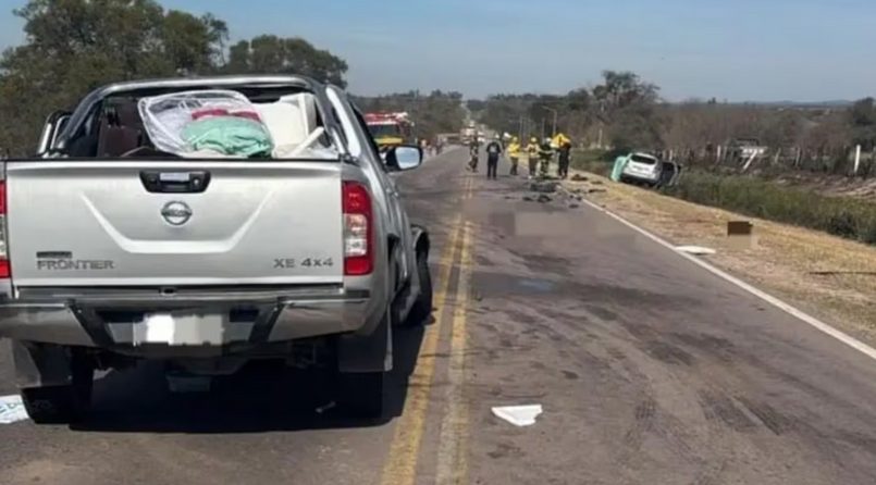 Dos muertos y cuatro heridos en un brutal choque entre un auto y una camioneta en Córdoba