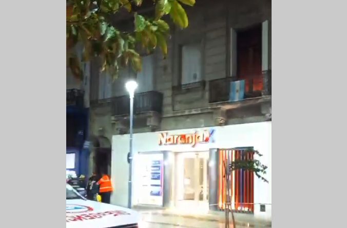 Incendio en un taller de costura de Donado al 80: un joven fue hospitalizado por precaución