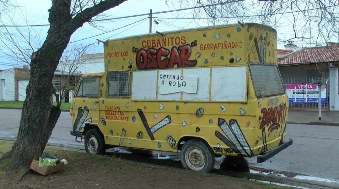 “Rompieron todo y me dejaron sin nada”: robaron el carrito de golosinas de un jubilado de 88 años