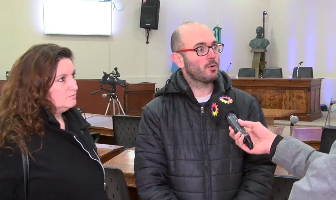 Vecinos de Harding Green en el Concejo: “Hace 15 meses que teníamos aprobada esta banca y recién hoy nos vienen a escuchar”