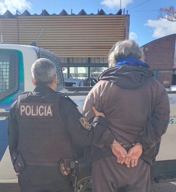 Usó una tarjeta robada para hacer compras en una YPF y terminó detenido con documentación ajena y cocaína