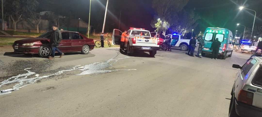 Una mujer fue hospitalizada tras ser atropellada por una moto en Harding Green