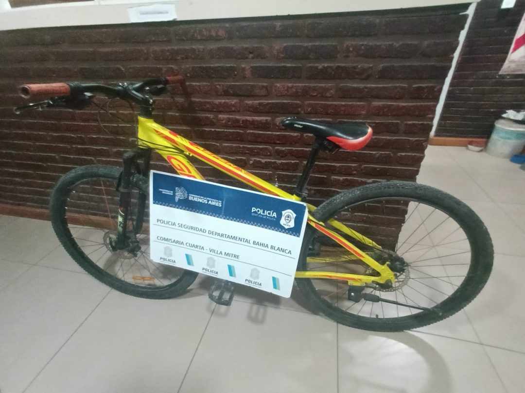 Asaltaron a un joven con un machete y los detuvieron a los pocos minutos