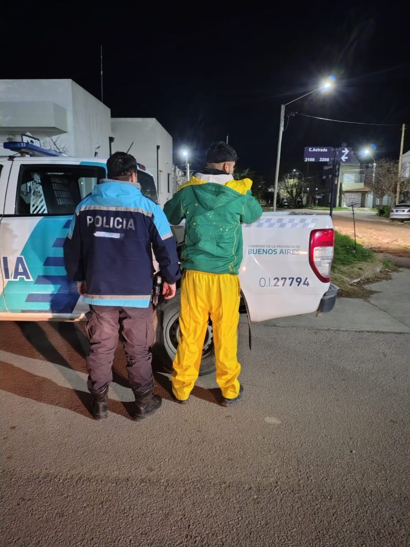 Robó un aplique del salón de eventos y fue detenido a pocas cuadras