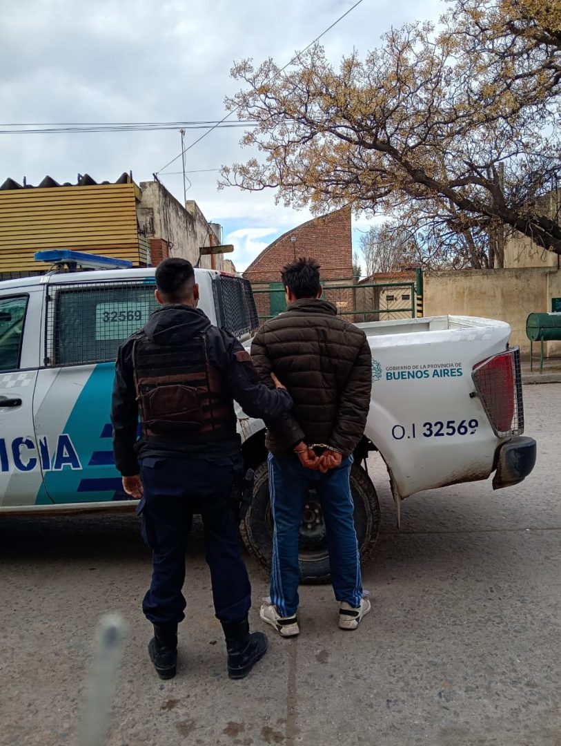 Encerró a su pareja, la golpeó con un palo e intentó prenderla fuego