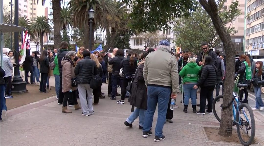Paro docente: “Tenemos salarios que no llegan ni a la mitad de una canasta básica”