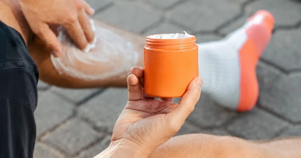 La ANMAT prohibió lotes de una reconocida marca de crema antiinflamatoria por un robo