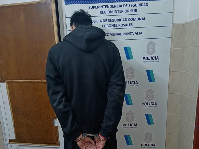 Escándalo familiar: un joven fue detenido por destruir la moto de su cuñada