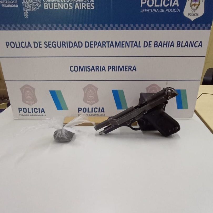 Aprehendieron a un joven de 19 años. Tenía una pistola 9 mm y marihuana