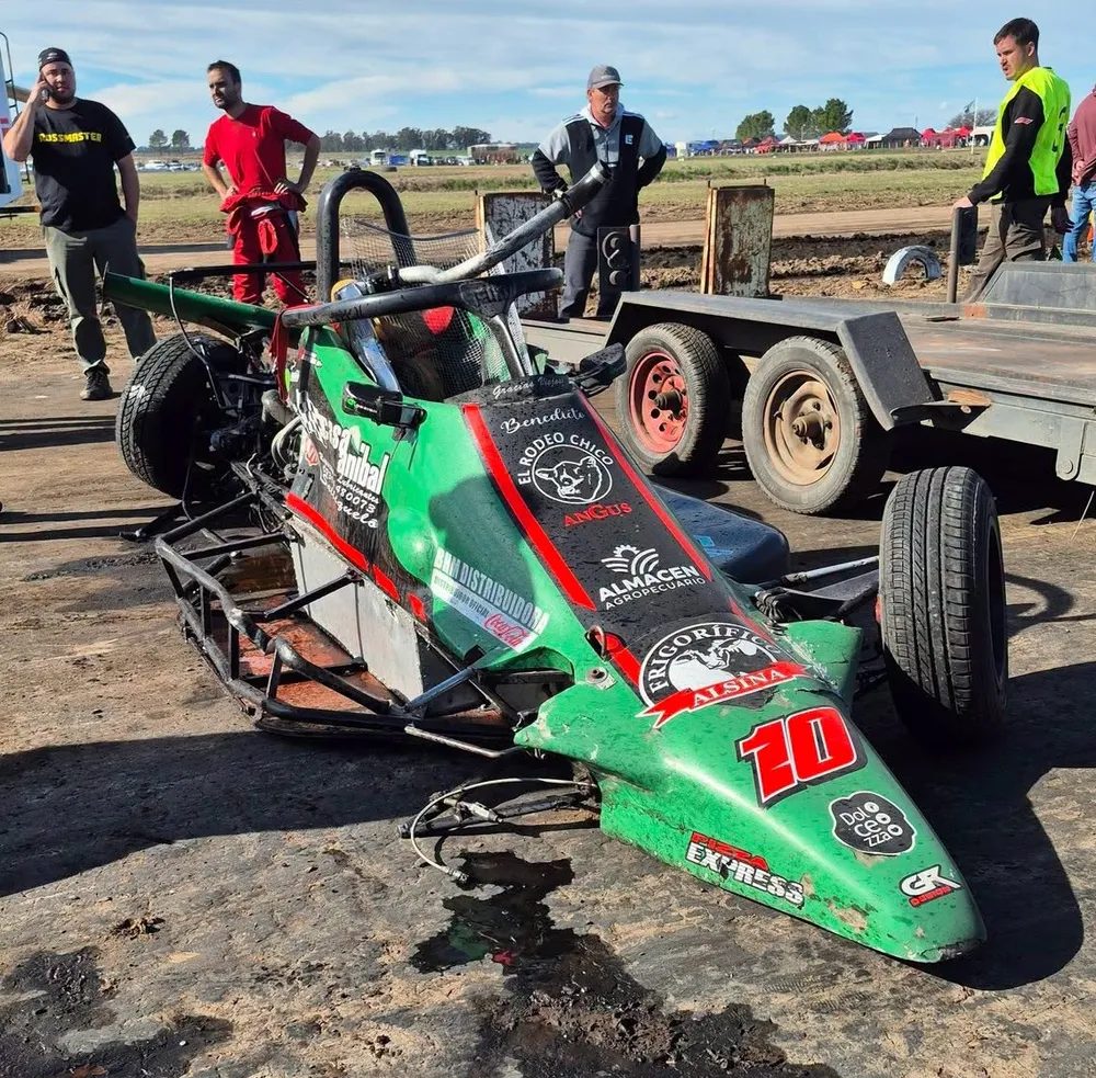 Dos pilotos resultaron heridos tras un accidente en una fórmula regional