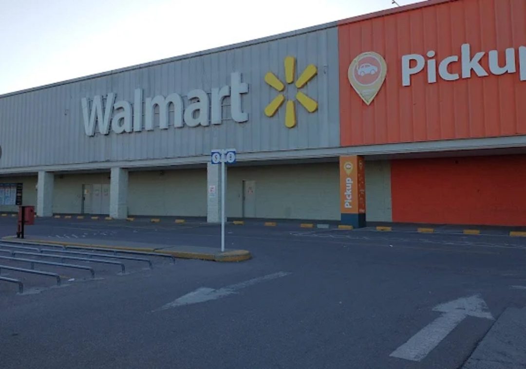 Le robaron el auto mientras compraba en Walmart, fue a la Justicia y 18 años después cobrará una suma insólita