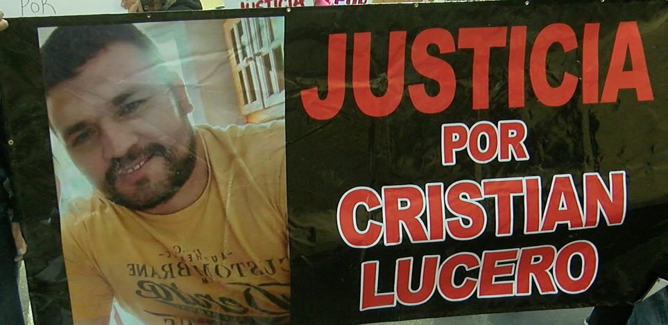 Justicia por Cristian Lucero. Manifestación de familiares y amigos ante un juicio al acusado