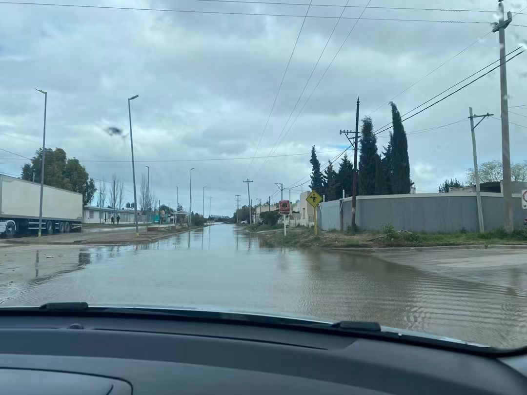 Cuatro familias evacuadas en Cerri ante la sudestada. White sin grandes inconvenientes