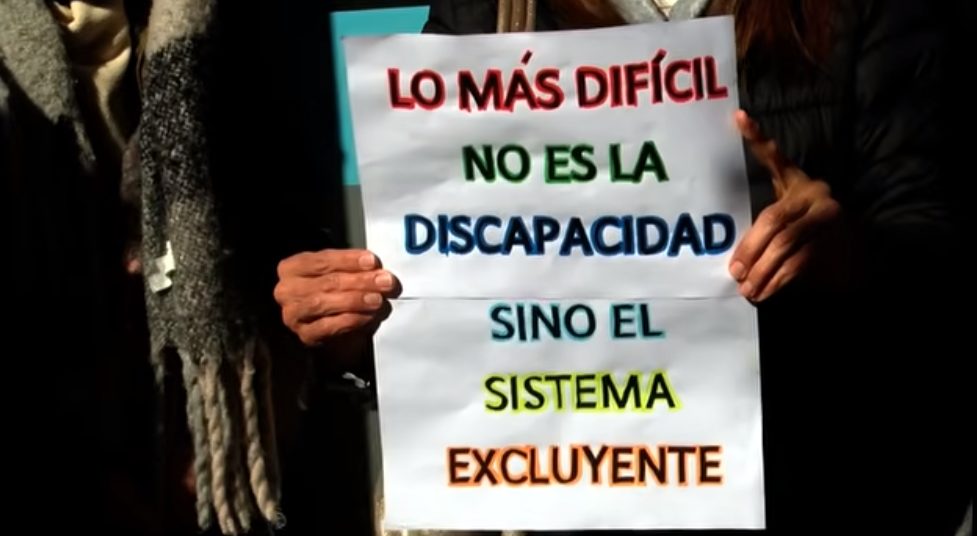 “Los acompañantes hace dos meses que no reciben un sueldo”: familias cuestionan los recortes de IOMA