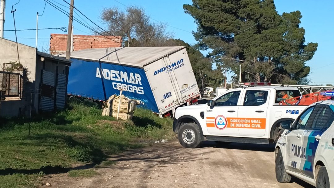 “El GPS nos manda como si fueras un auto”: el relato del camionero que casi vuelca en una zanja