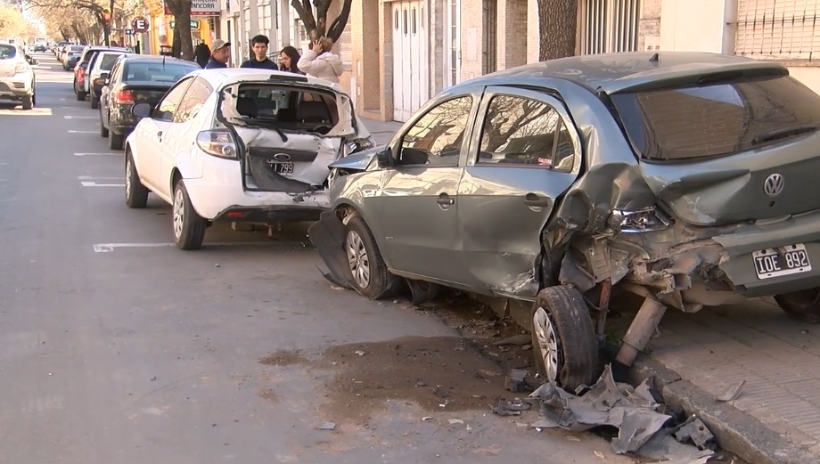 Provocó un choque en cadena y escapó: “Ver así todo esto destrozado es tristísimo”
