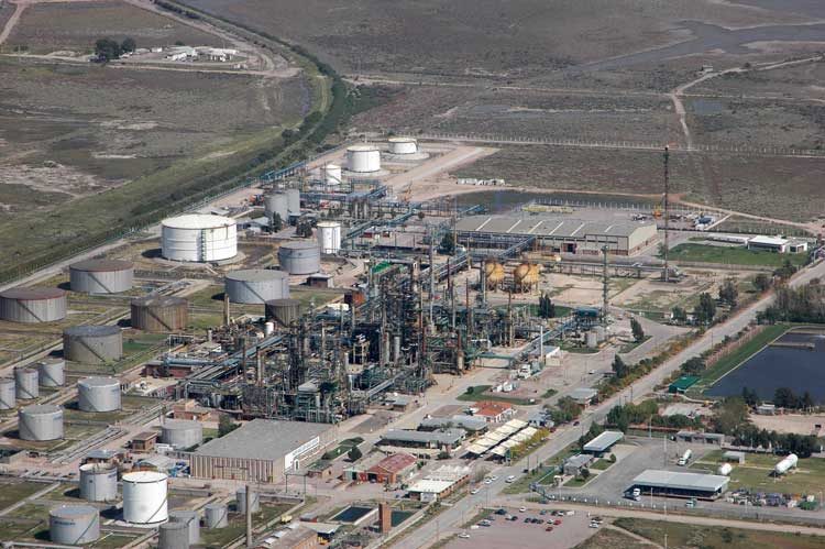 Acta de infracción a Refinería Bahía Blanca por un derrame con trazas de hidrocarburos