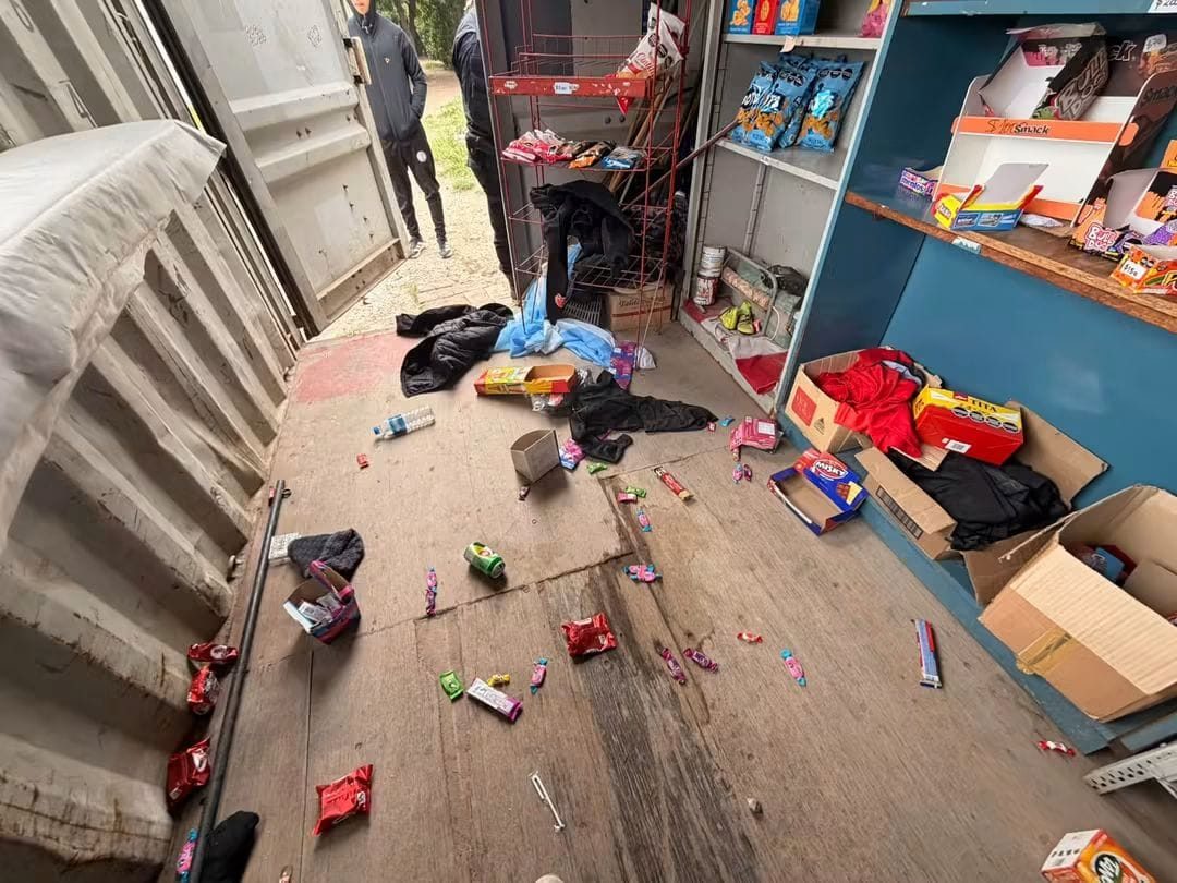 Volvieron a vandalizar y robar en la cantina del club Huracán