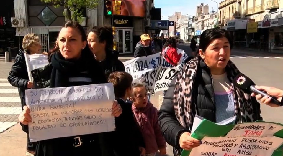 “Nos quieren hacer una deducción de más del 70%”: reclamo contra IOMA por prestaciones para personas con discapacidad